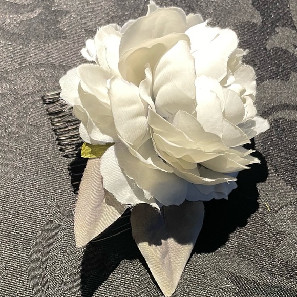 Hair accessory, silk flower hair comb, handmade - Picture 3 of 4